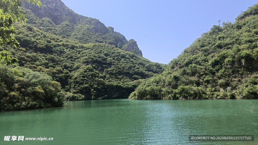 青龍山湖水