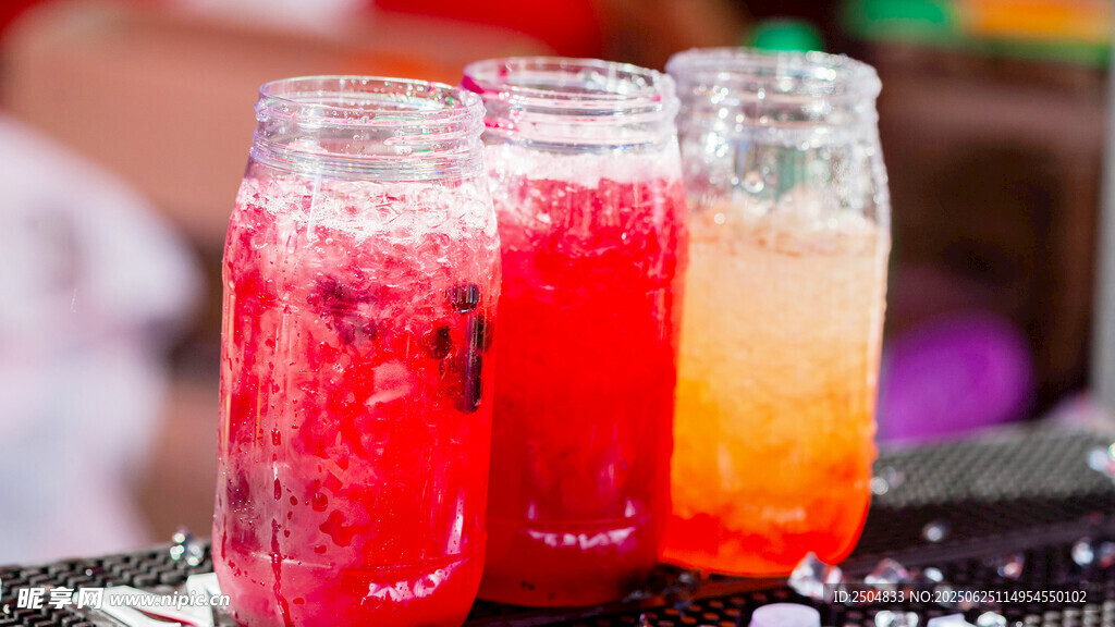 多彩冰爽果汁飲品