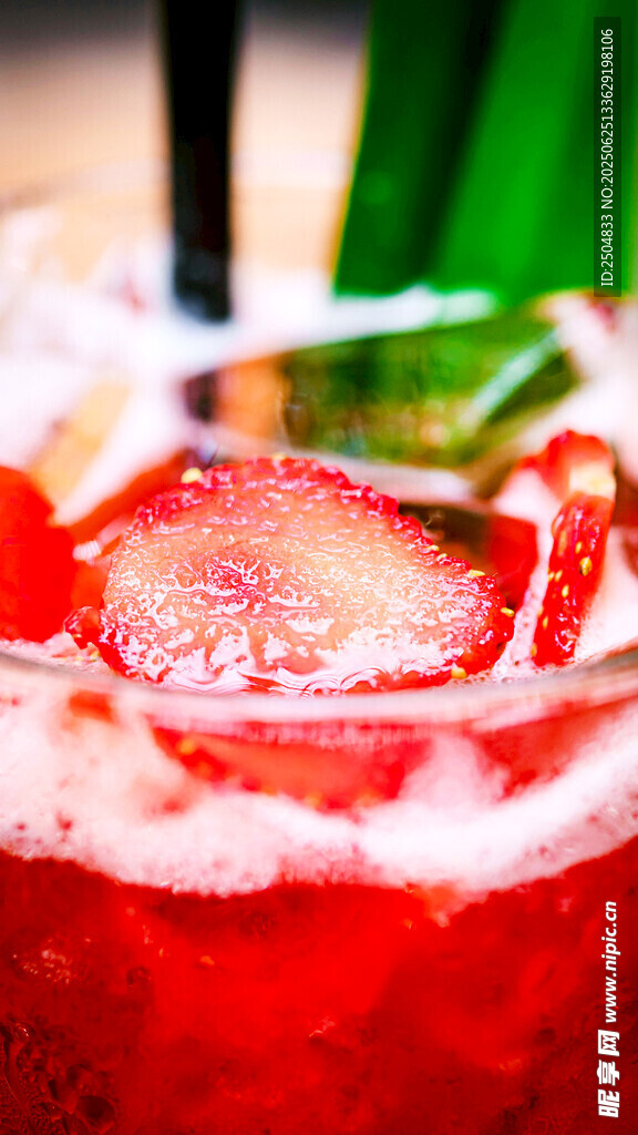 草莓飲品 清新誘人