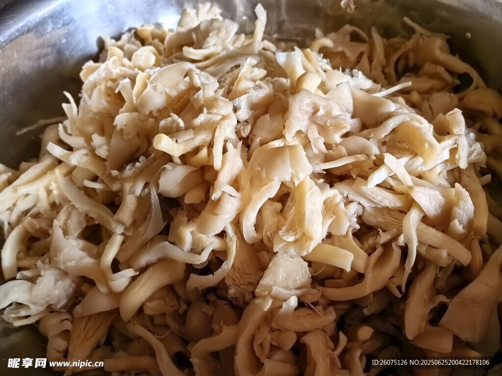 一碗爽口的涼拌平菇