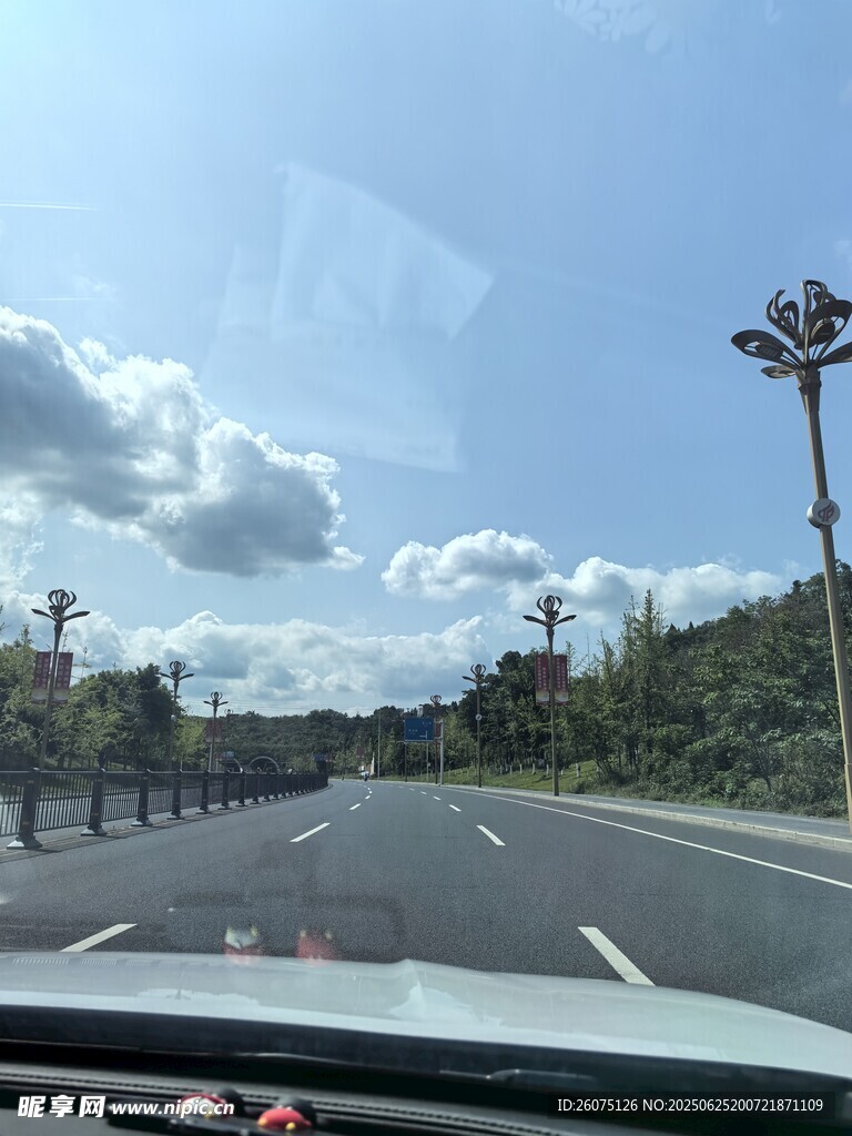 公路行車視角風(fēng)景