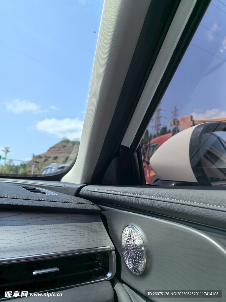 車內視角看窗外風景