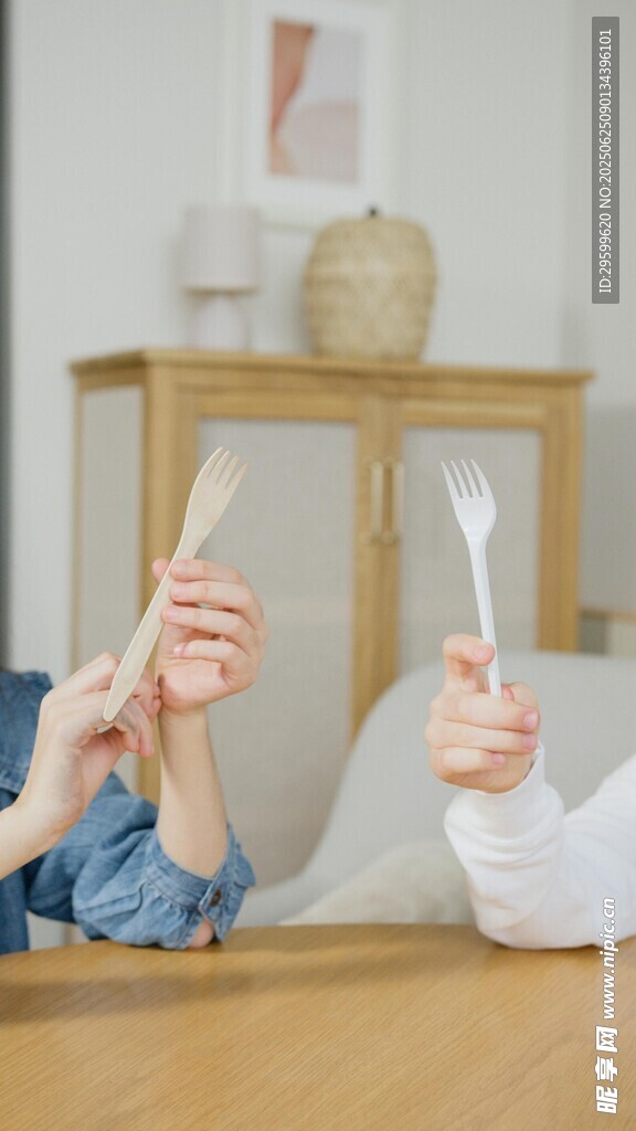 親子共用餐具溫馨時(shí)刻