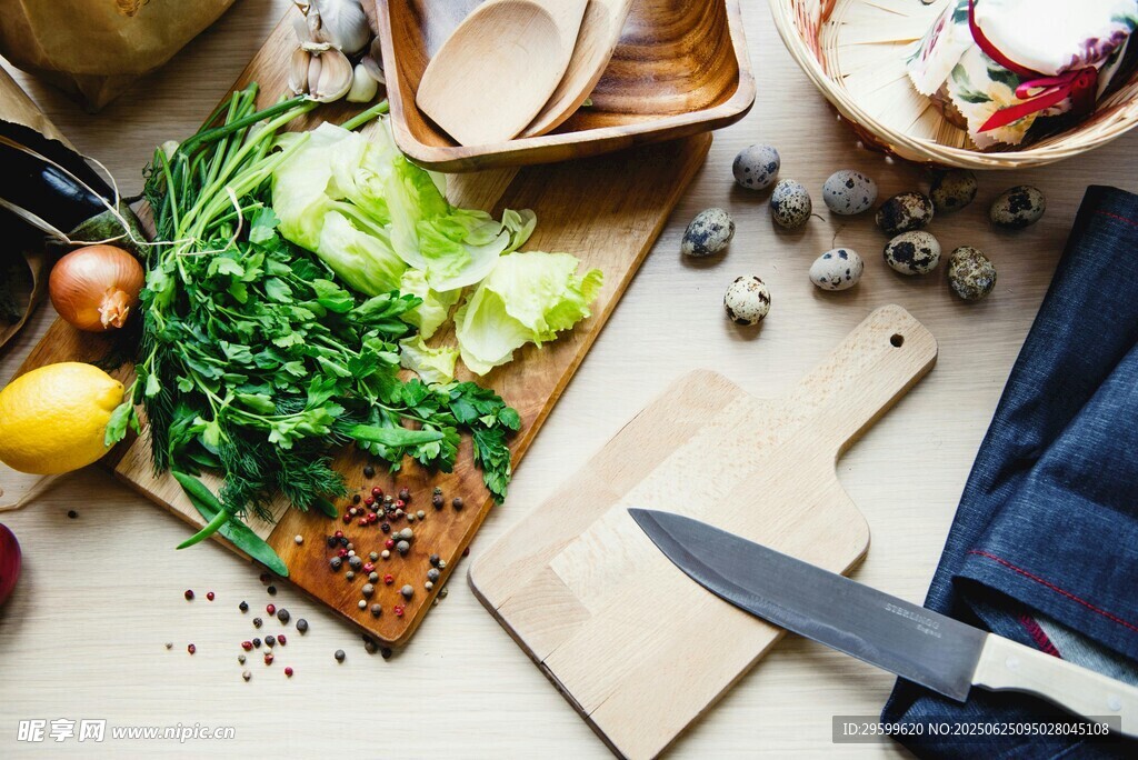 廚房食材與刀具擺放場景