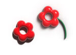 紅色花朵形狀塑料飾品