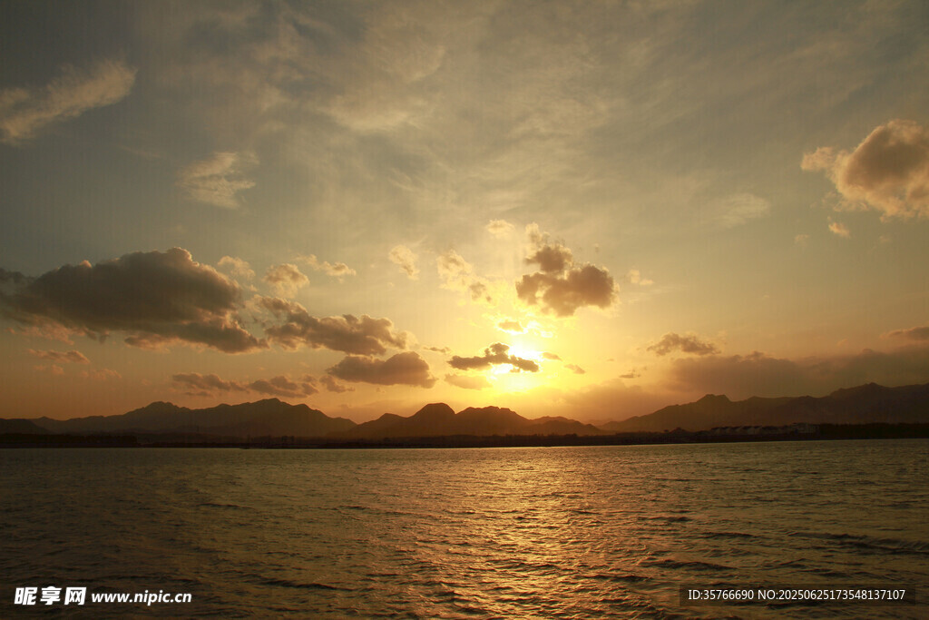 海上日落美景