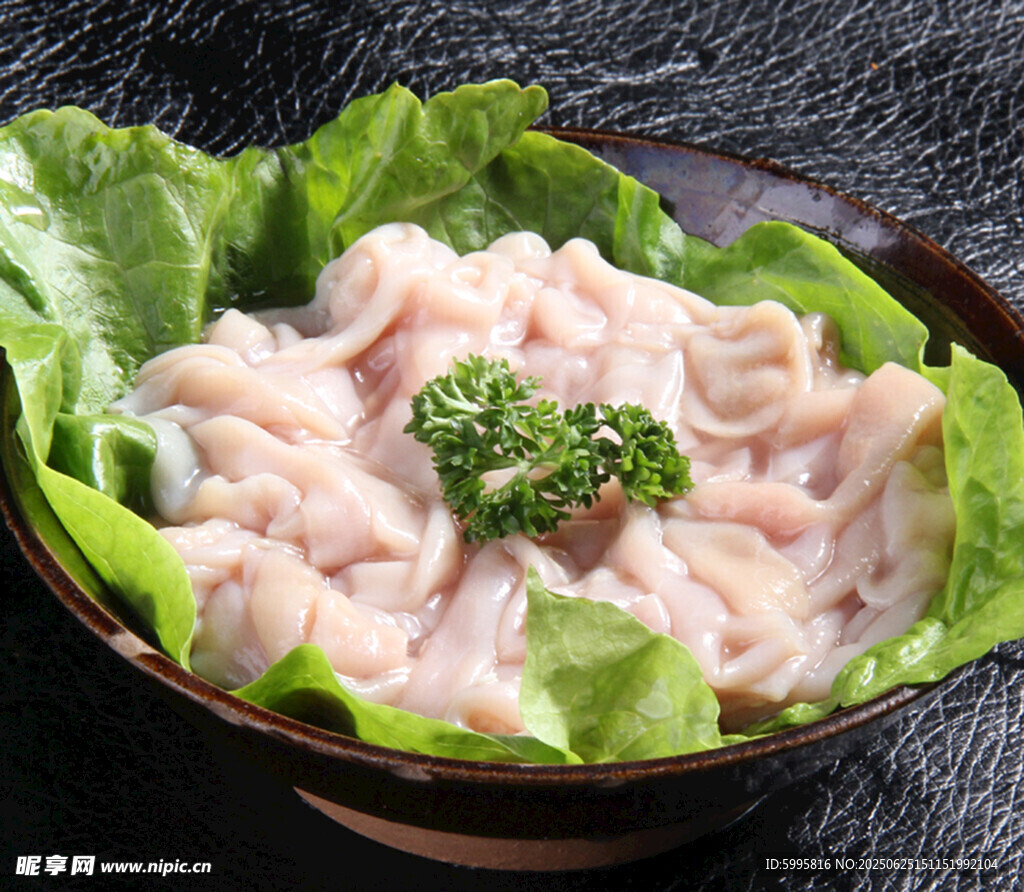 鮮嫩豬腦花 生菜相伴