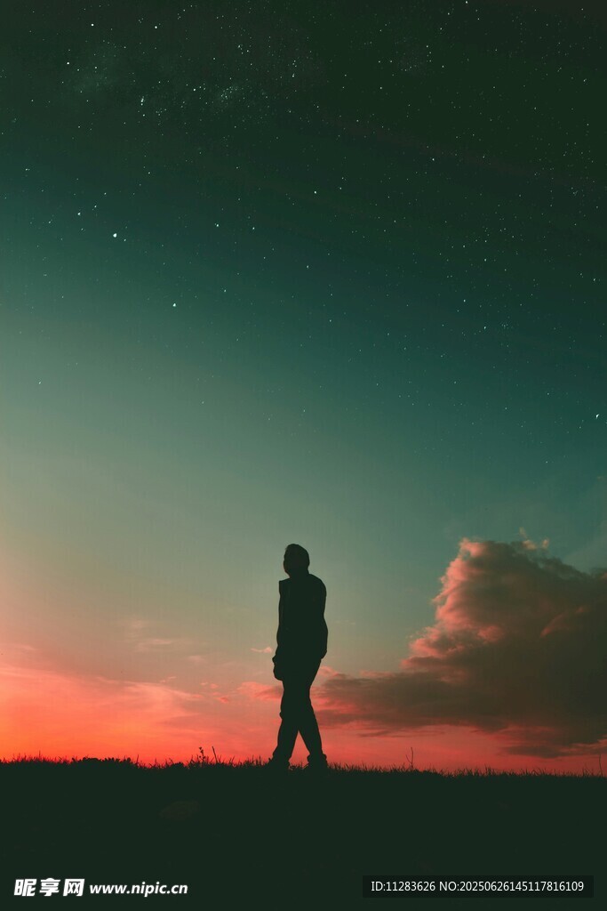 夕陽下的孤獨行者
