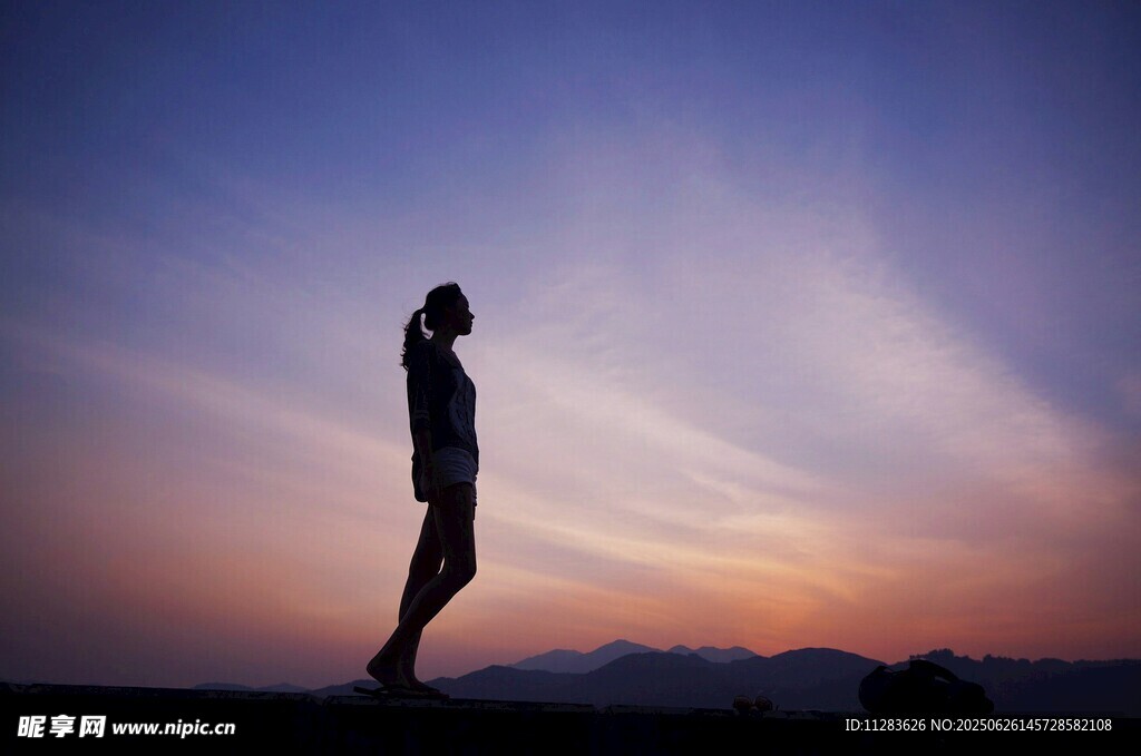 夕陽下的孤獨舞者