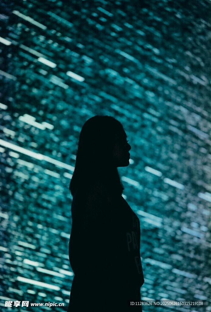 女性剪影
