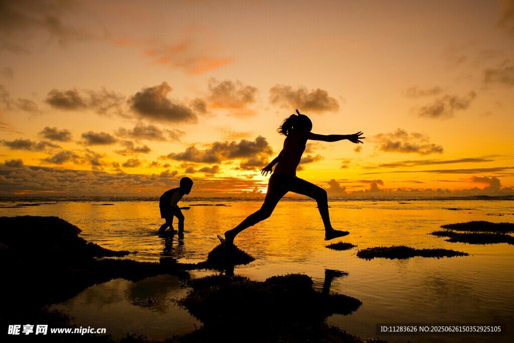 夕陽下的親子活力時刻