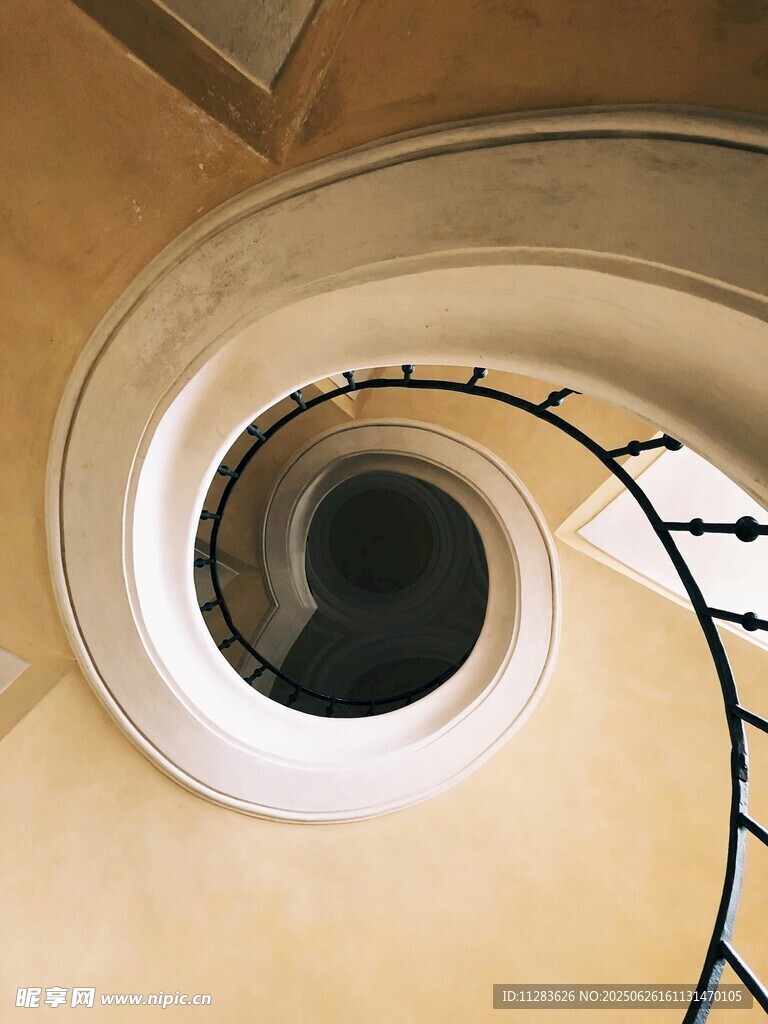 螺旋樓梯的獨特視角