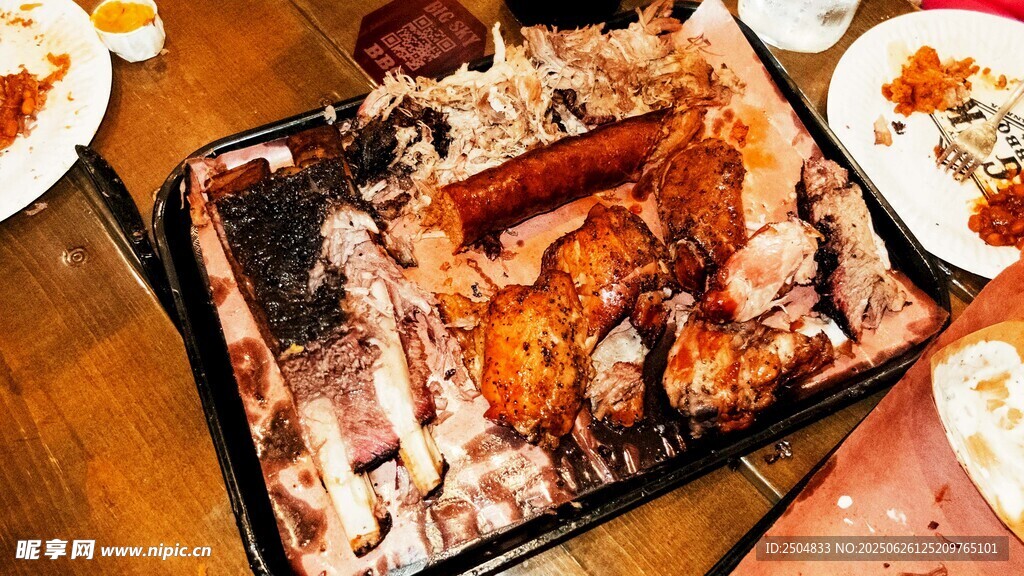 豐盛烤肉拼盤美食盛宴