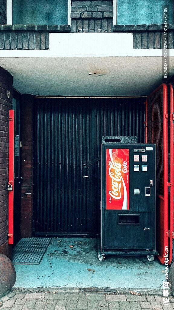 街頭復(fù)古自動(dòng)售貨機(jī)