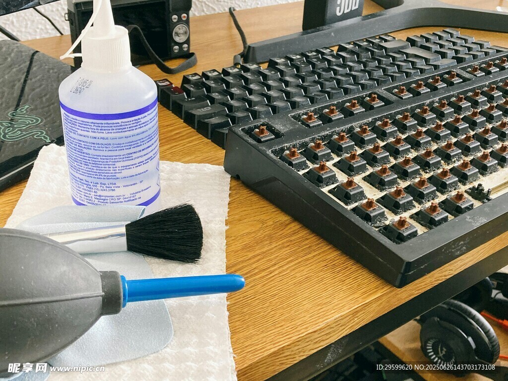 鍵盤清潔工具擺放桌面