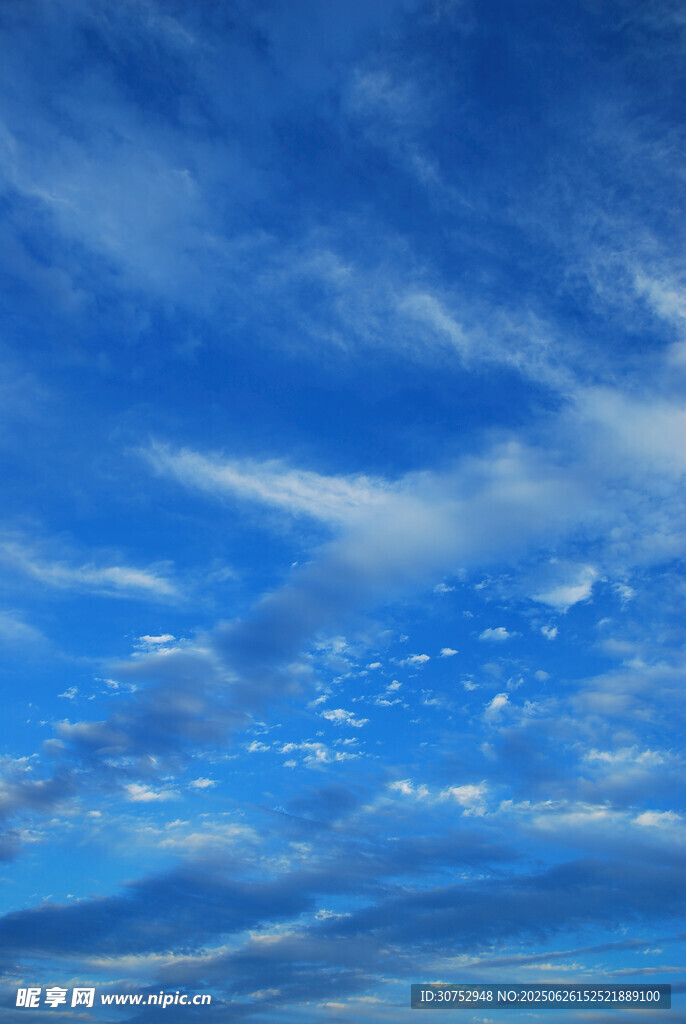 藍(lán)天飄絮云景