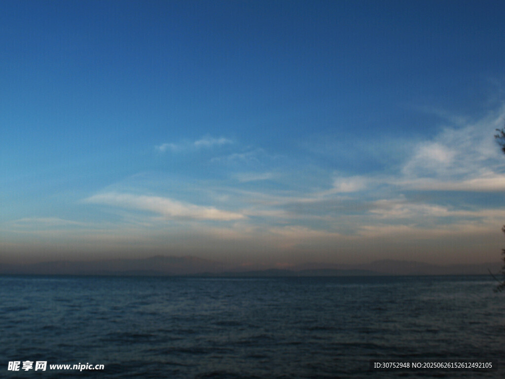 海上藍天美景