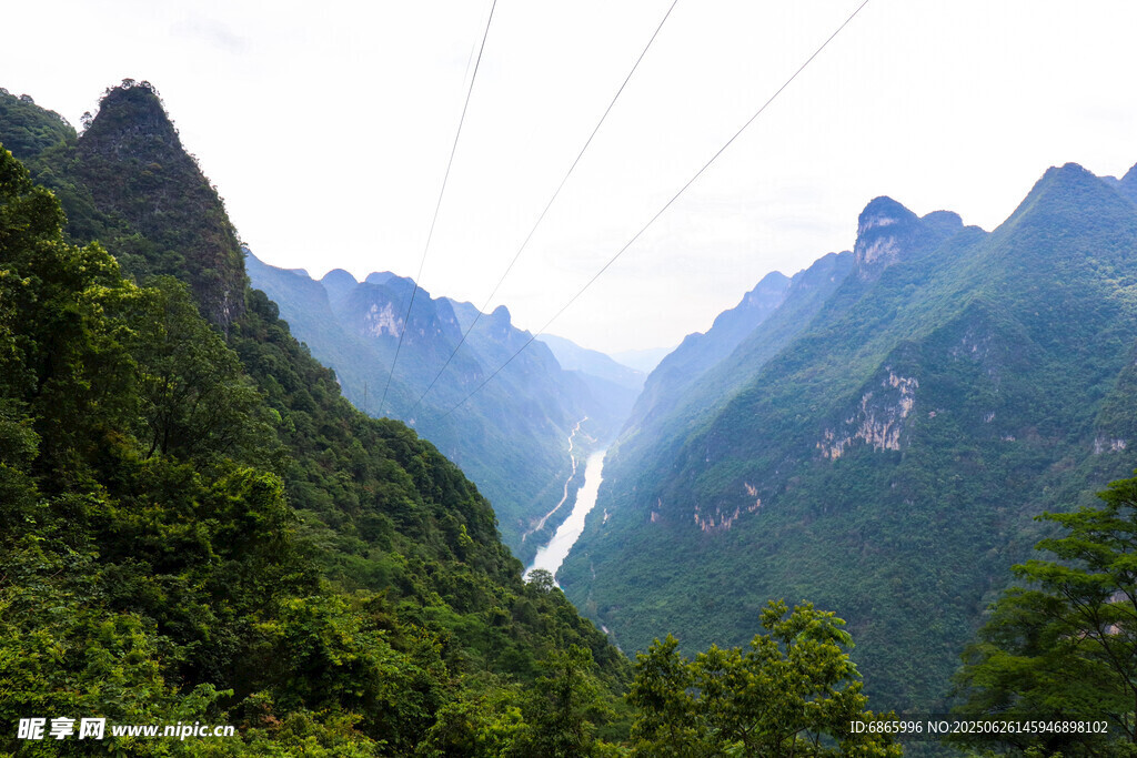 山間壯麗索道景觀