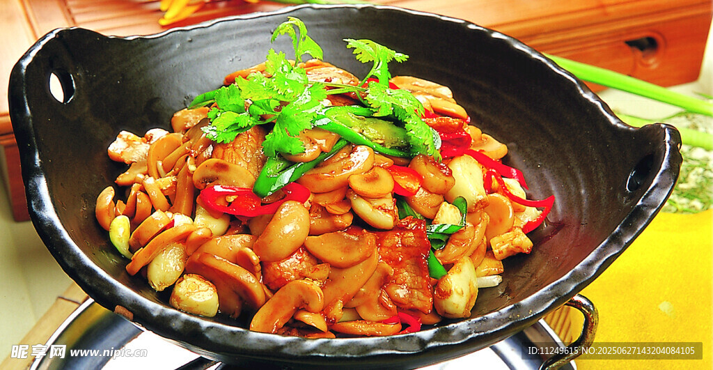 小炒口蘑肉片