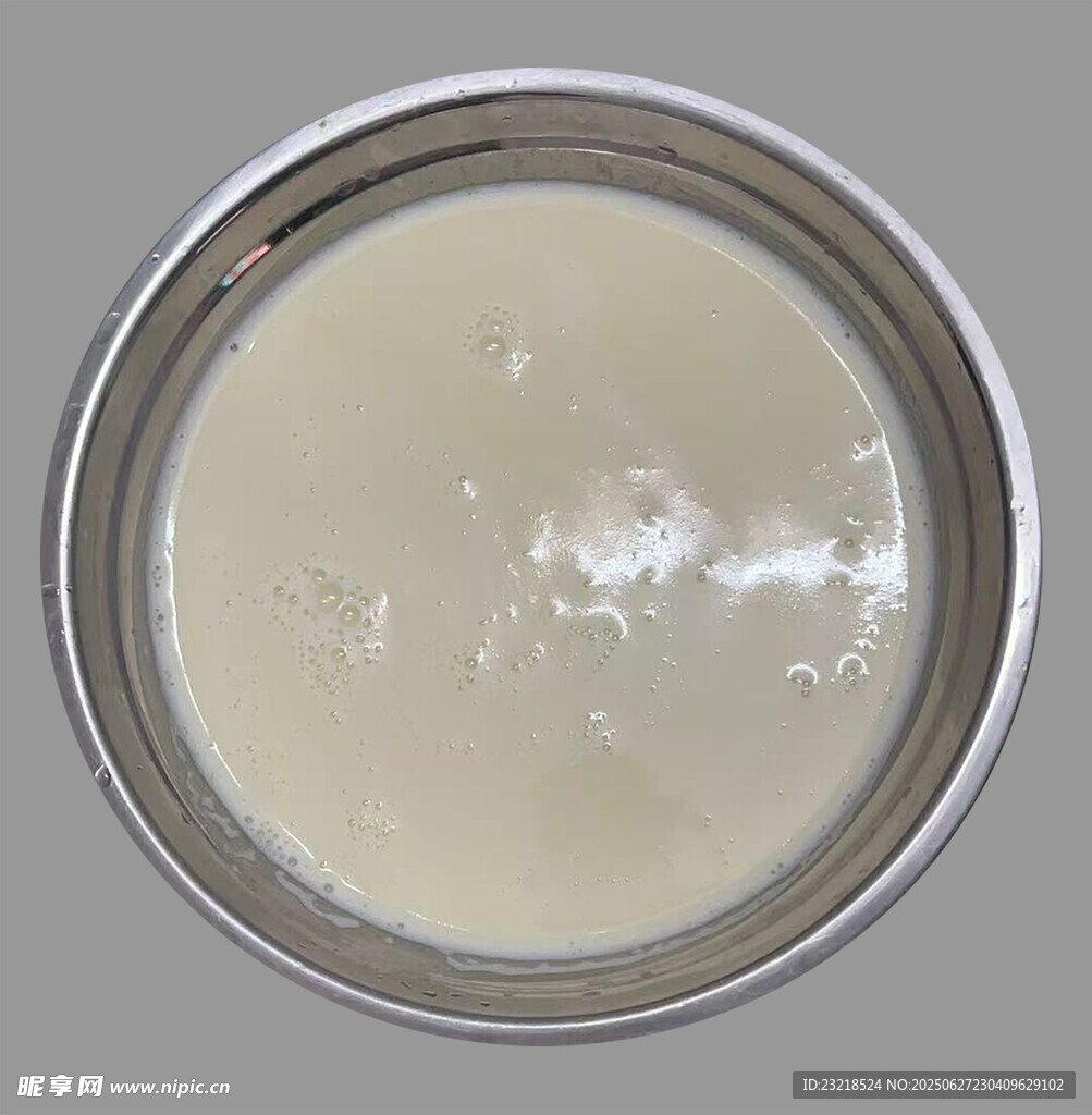 罐裝白色膏體物質特寫