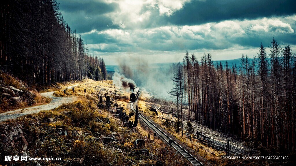 山間騎行者的壯美風景