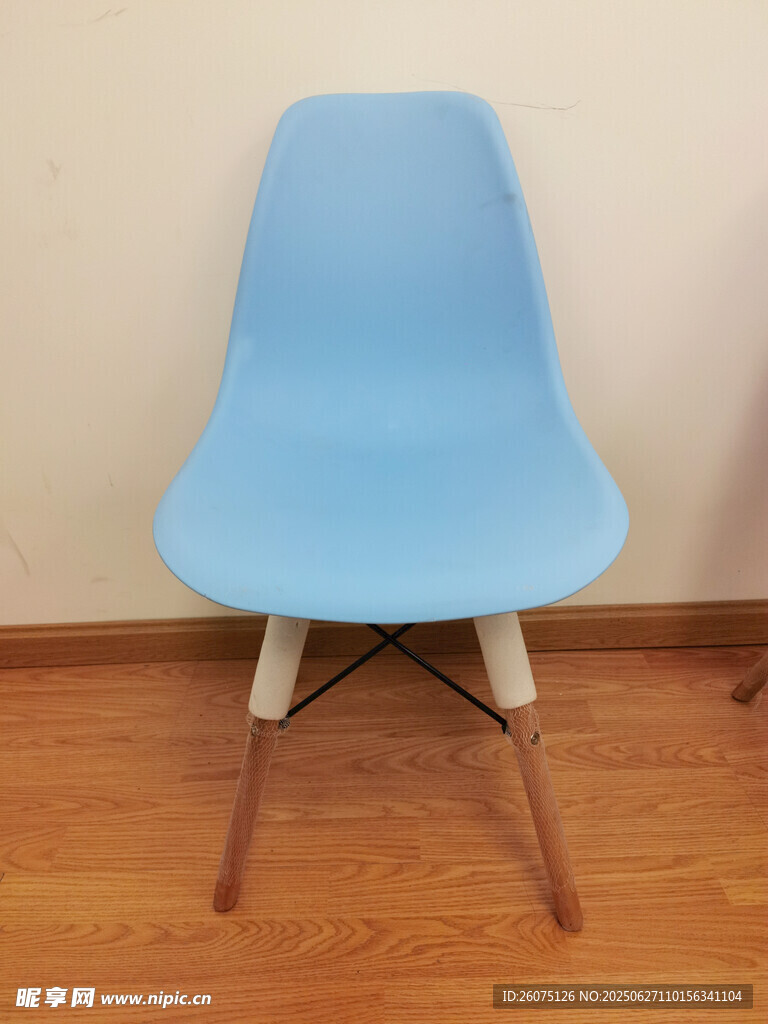 藍色簡約現代風塑料椅