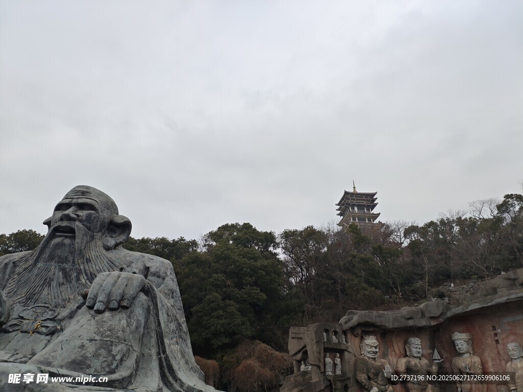 古老雕像