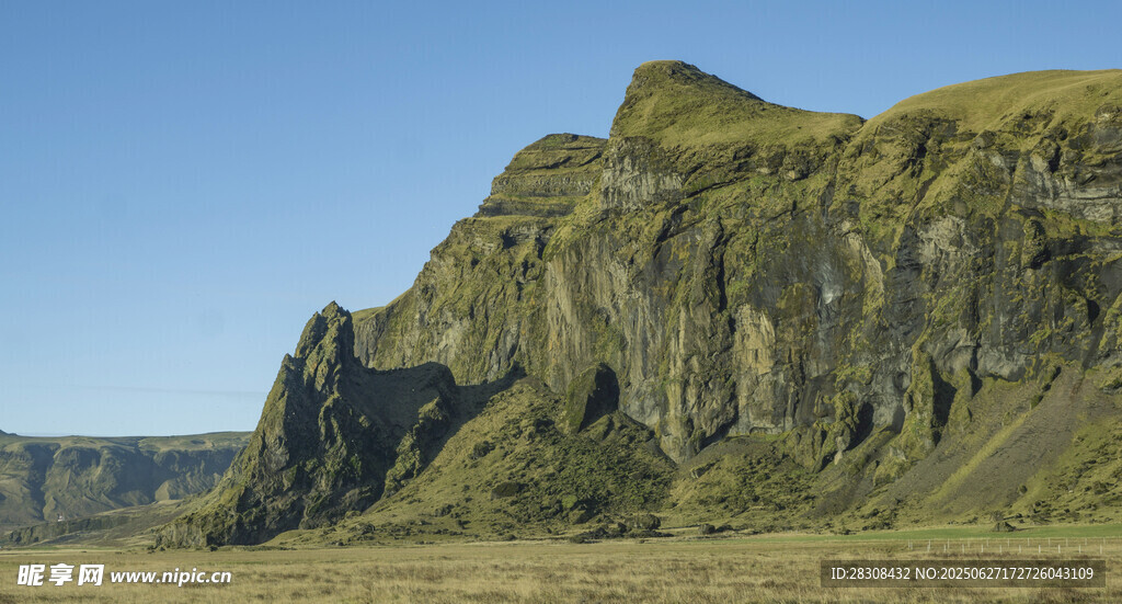 壯麗陡峭的巖石山峰景觀