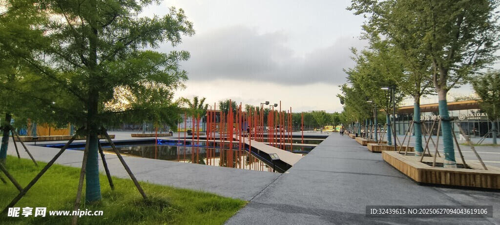 城市河畔休閑景觀步道