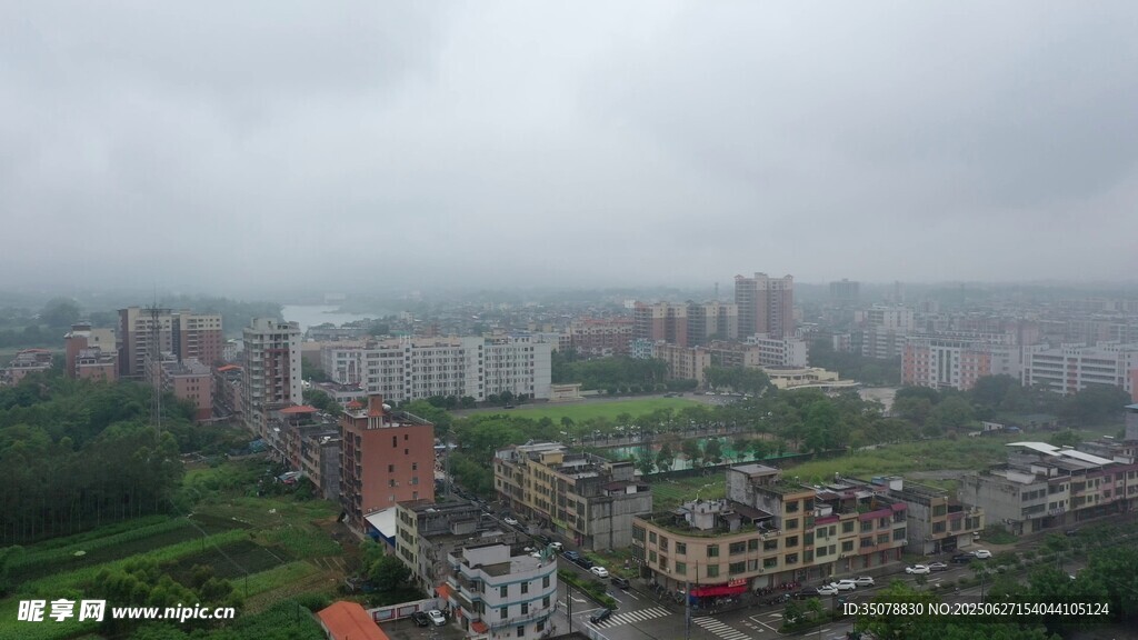 陰天城市建筑景觀