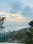 海邊黃昏下的跨海大橋美景