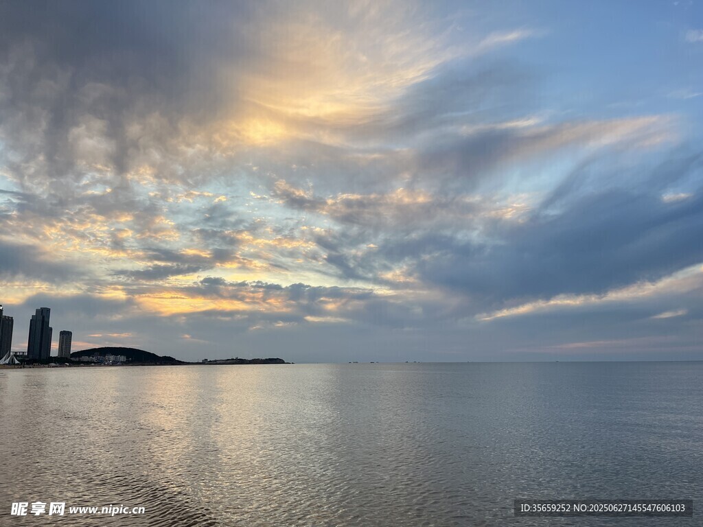 海邊日落美景