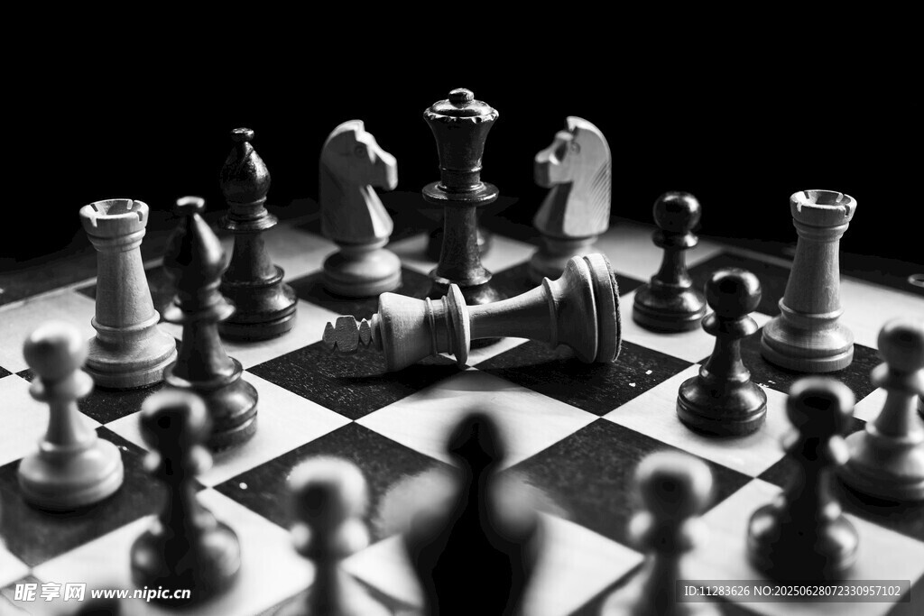 黑白棋盤上的國際象棋博弈