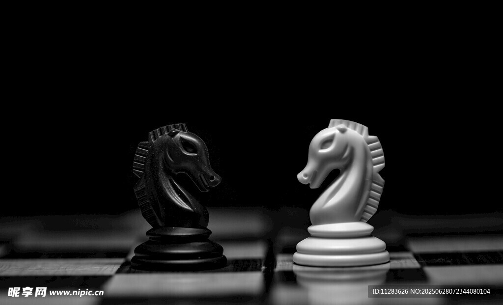黑白棋子對(duì)峙