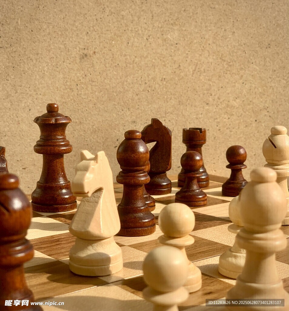 棋盤上的國際象棋棋子