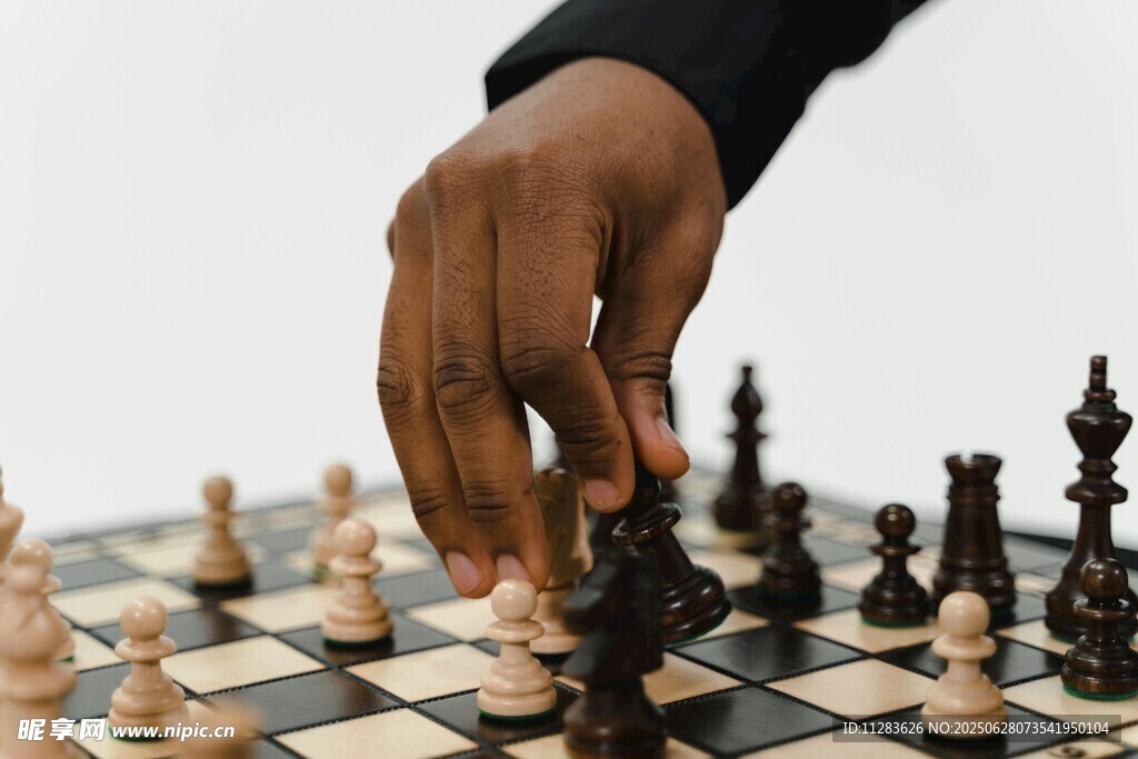 手落棋盤間的博弈時刻