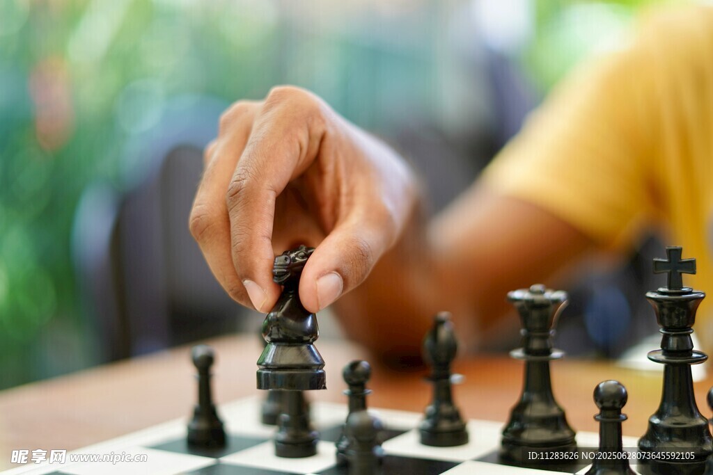 手落棋子間的博弈時(shí)刻