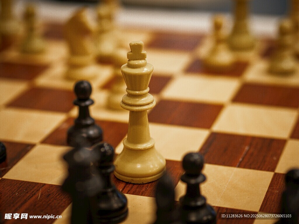 棋盤(pán)上的國(guó)際象棋對(duì)決