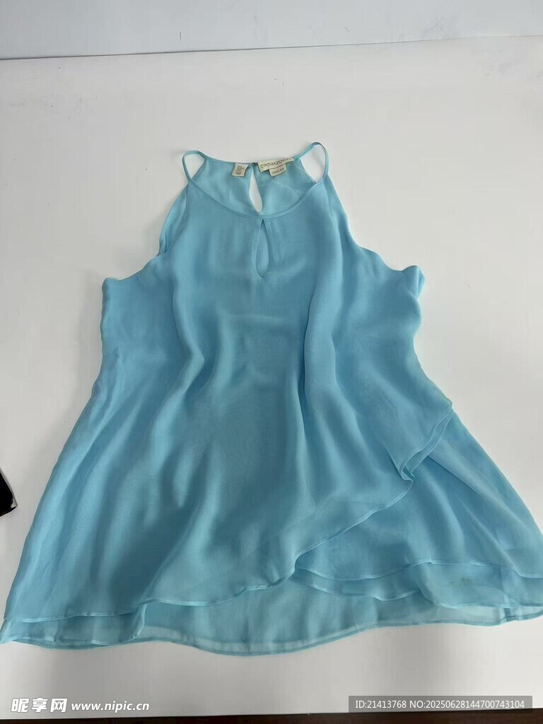 淺藍(lán)色無(wú)袖吊帶女上衣