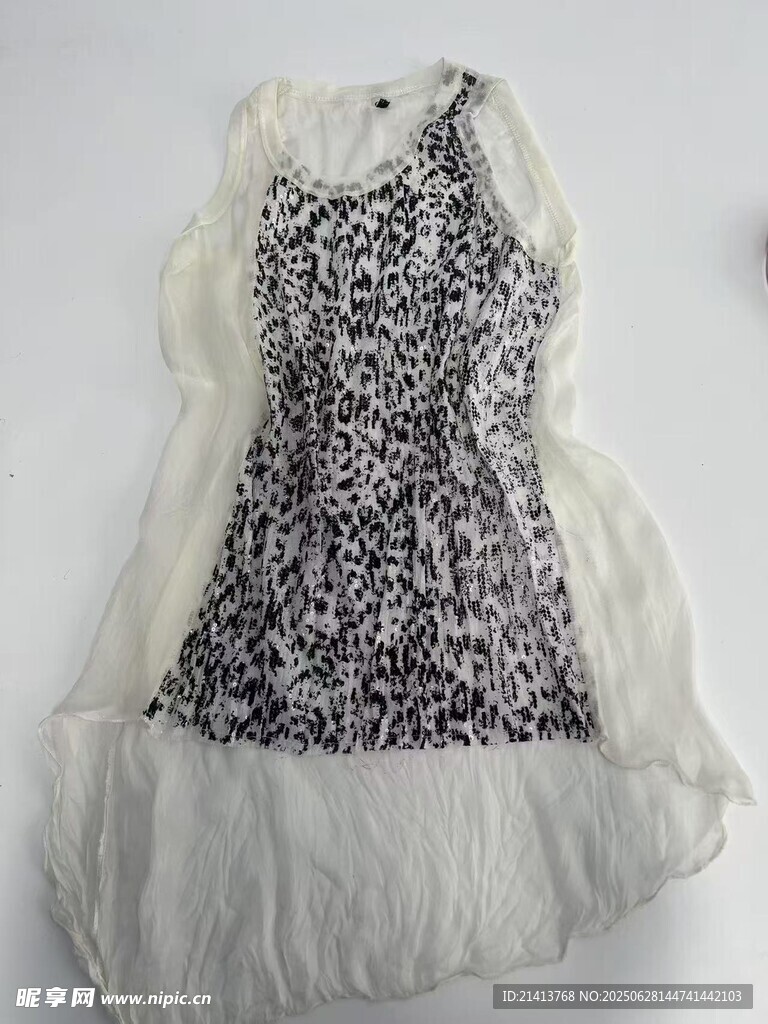 黑白花紋拼接連衣裙展示