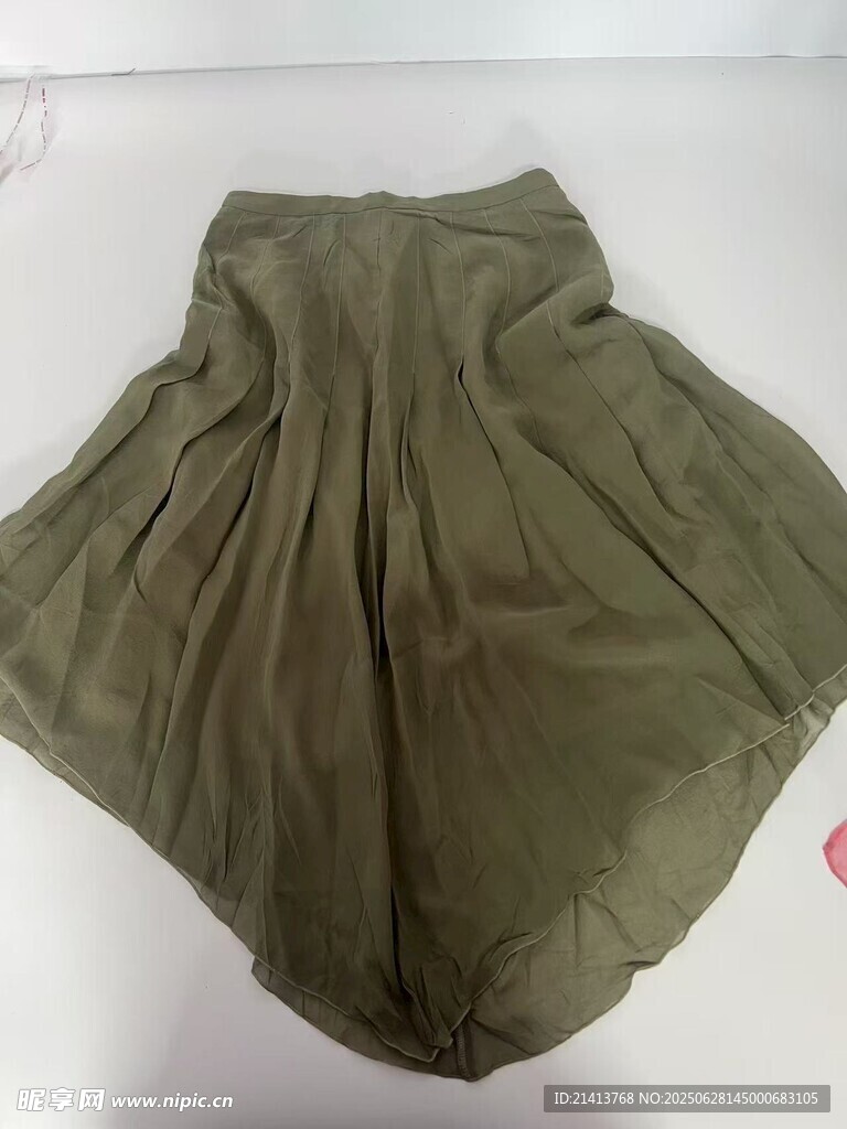軍綠色褶皺短裙
