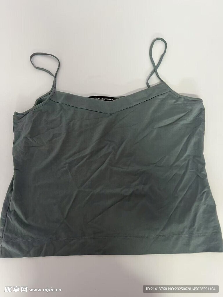 深綠色吊帶背心展示