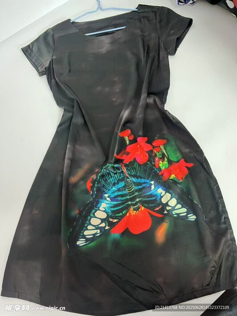 黑色印花連衣裙展示