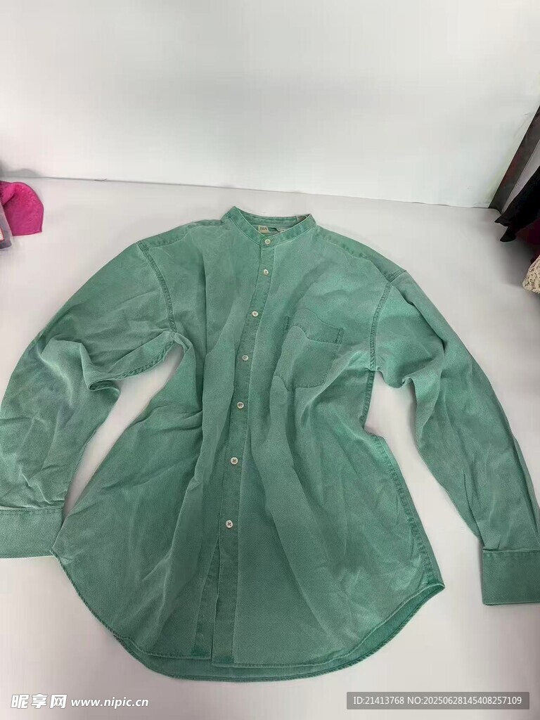 綠色長(zhǎng)袖襯衫展示