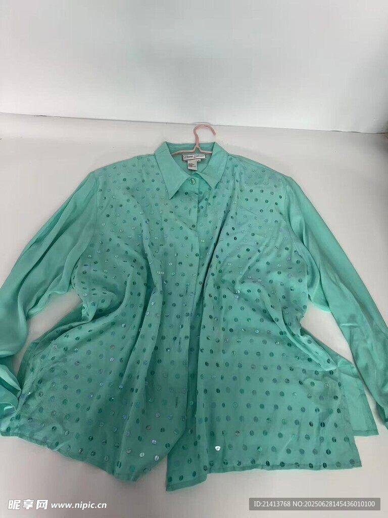 淺綠色波點長袖襯衫