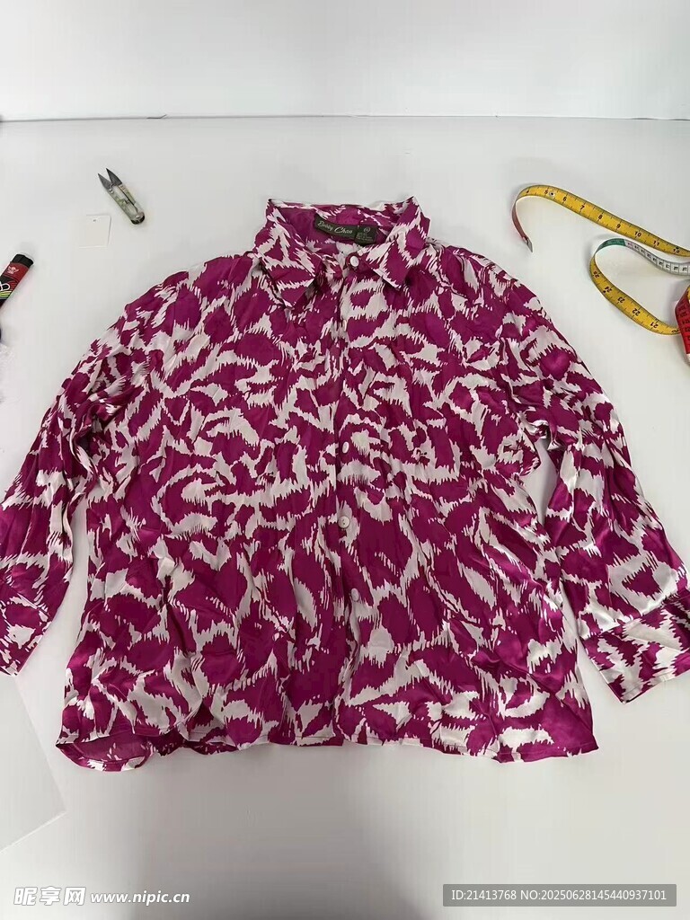 紫白花紋兒童上衣展示