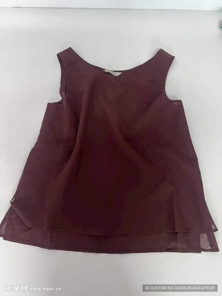 酒紅色無袖上衣展示