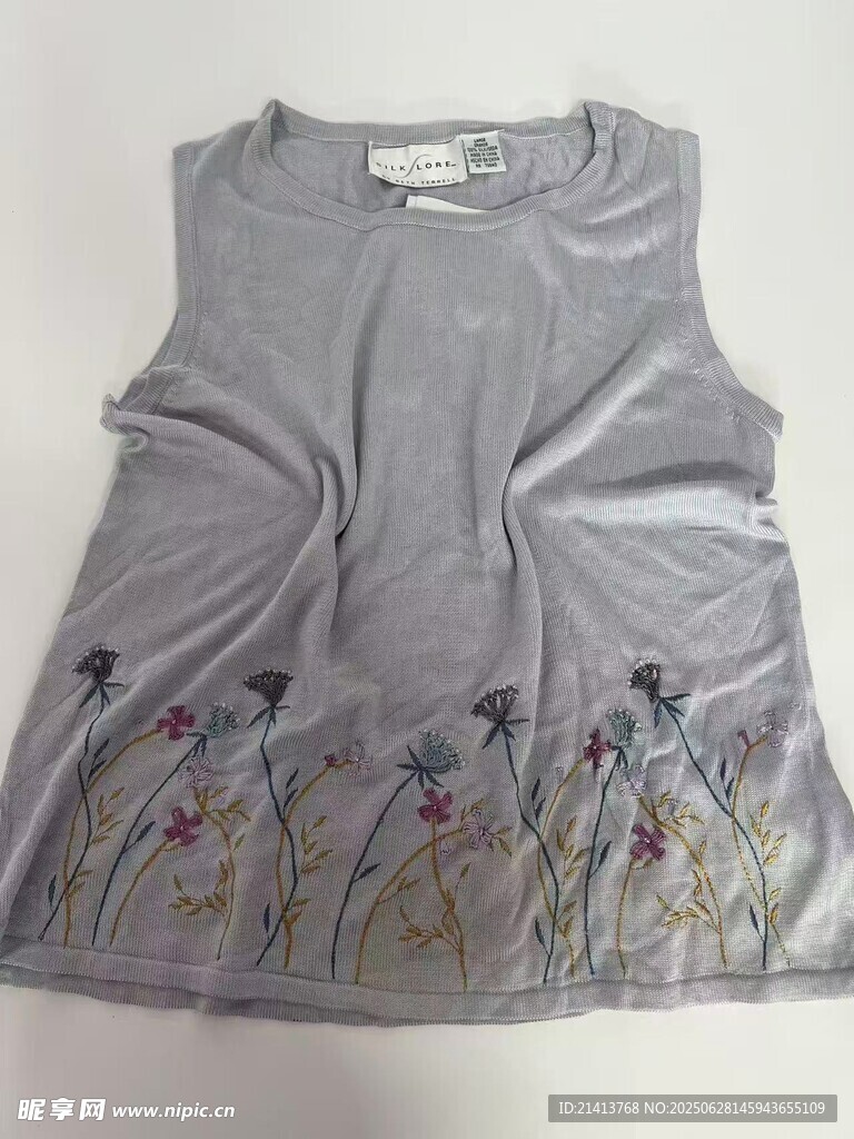 灰色花卉刺繡無(wú)袖女童上衣