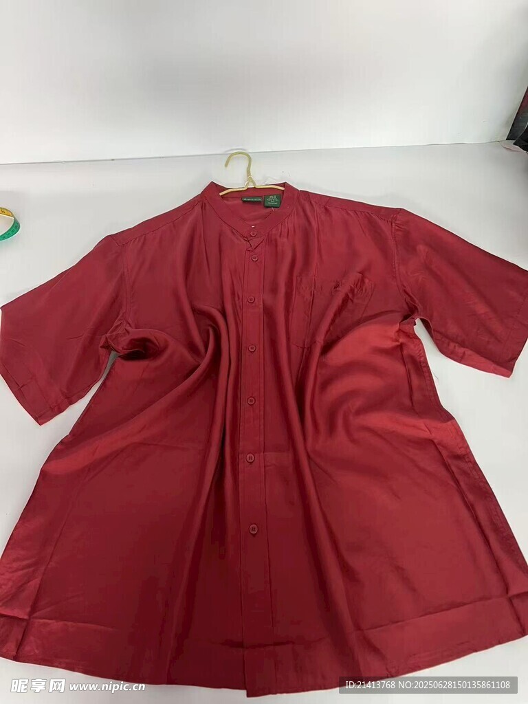紅色短袖上衣展示