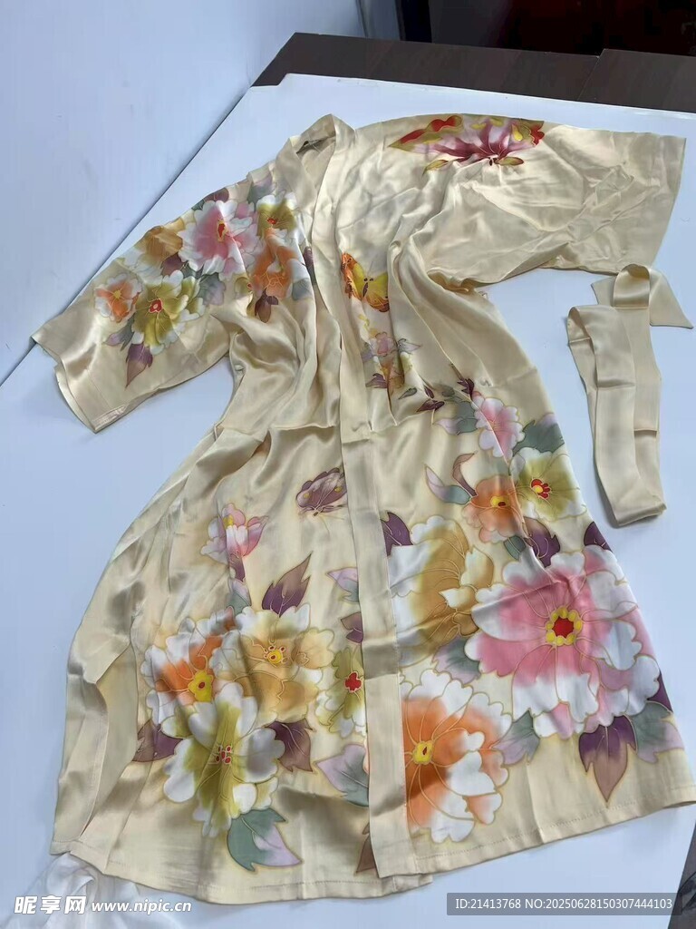 印花連衣裙展示
